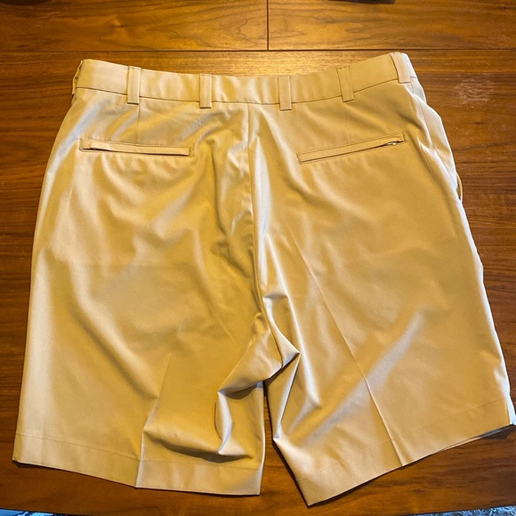 Men’s Brooks Brothers Golf Short - Picture 2 of 6